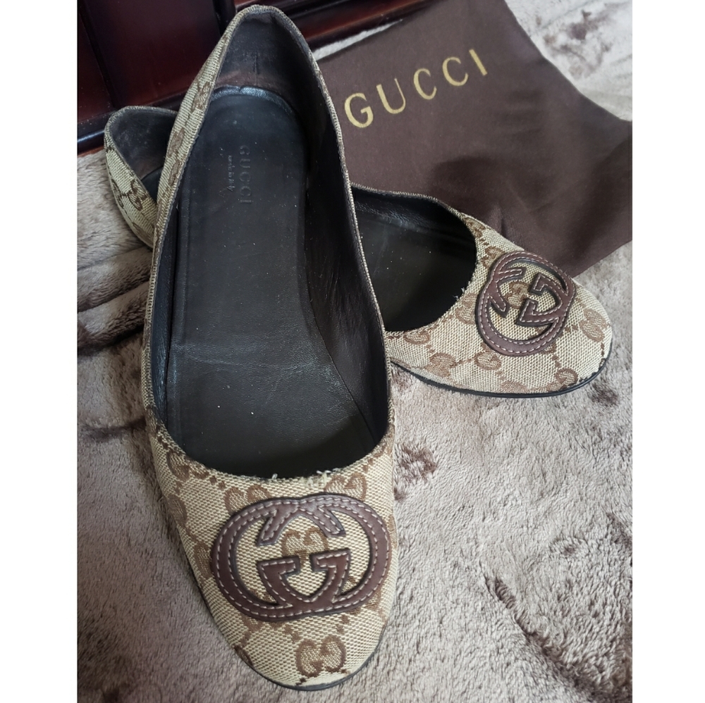 Gucci slip on flats